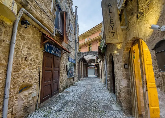 Alley 7